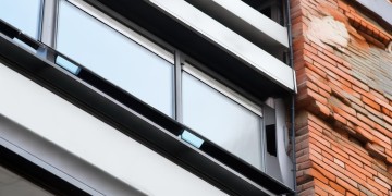 装修完物业会更换纱窗吗？